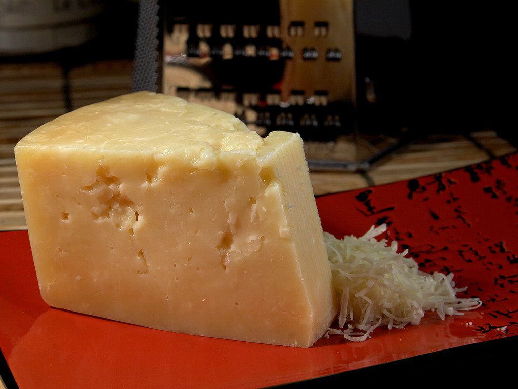 Prawidłowy sposób na tarcie sera i korzyści na jakie możesz liczyć