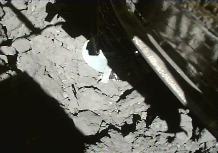 Sonda Hayabusa-2 wylądowała na planetoidzie Ryugu. Wielki sukces Japończyków