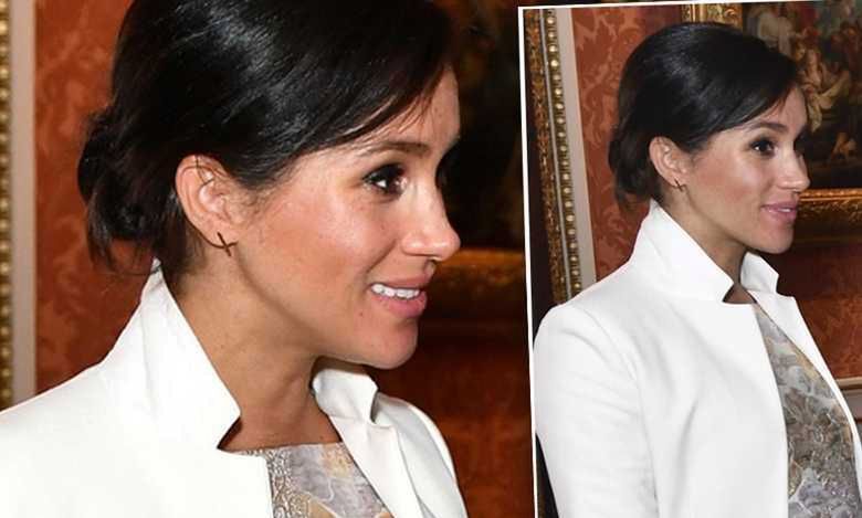 Ciężarna Meghan Markle z ogromnym brzuszkiem w złotej kreacji. Przepych to mało powiedziane!