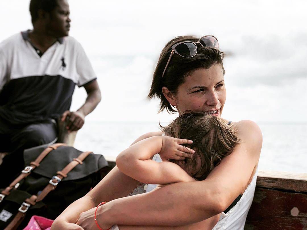 Agnieszka Sienkiewicz z córką Zosią na Zanzibarze