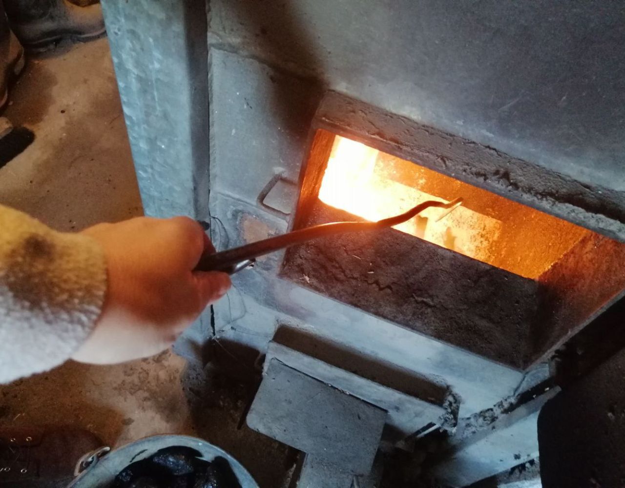 Jak prawidłowo palić w piecu na węgiel?