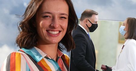 Iga Świątek z wizytą u Andrzeja Dudy. W małym pudełeczku skryty był prezent marzeń
