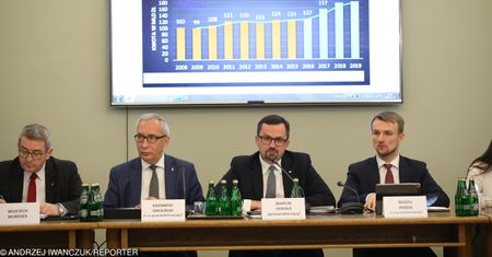 "Money. To się liczy". Gościem szef komisji śledczej ds. VAT