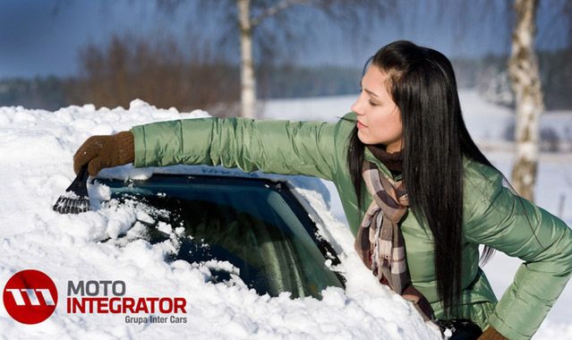 Zimowy niezbędnik kierowcy – co warto mieć przy sobie?