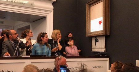 Banksy zakpił z koneserów. Obraz kupiony za ponad milion funtów uległ samozniszczeniu