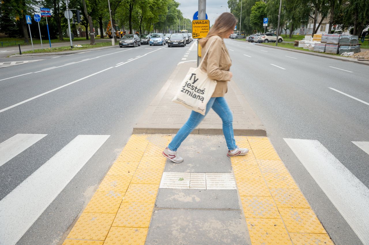 Warszawa bardziej dostępna. ZDM usuwa bariery architektoniczne