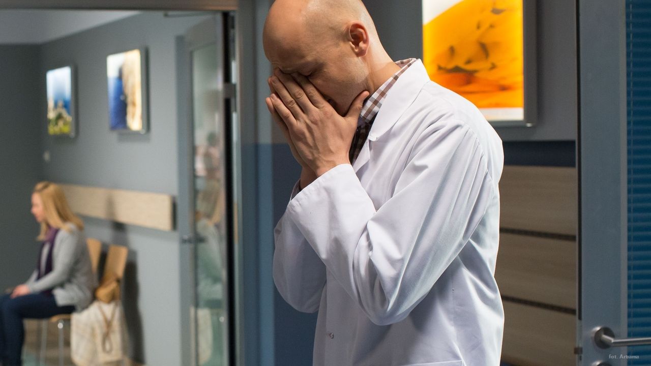 "Na dobre i na złe" odc. 670: chwile grozy doktora Konicy. Synowie lekarza ucierpią w wypadku