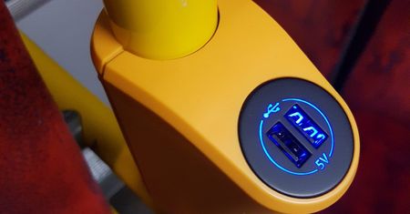 Rozładowuje ci się telefon? Naładujesz go w miejskim autobusie