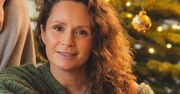 Monika Mrozowska pokazała wszystkie dzieci w świątecznej sesji. Przepełnione miłością ujęcia przy choince