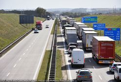 Wypadek na A4. Zderzenie lawety i ciężarówki, są korki i utrudnienia