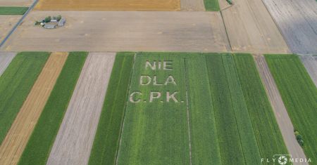 Centralny Port Komunikacyjny. Mieszkańcy są na "nie". Wycięli napis w polu