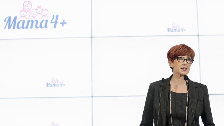 Emerytura dla matek wypłacana od 1 marca. Sejm przegłosował ustawę dotyczącą programu "Mama 4 Plus".