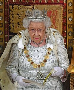 Elżbieta II w końcu zdecydowała. W tle skandal seksualny
