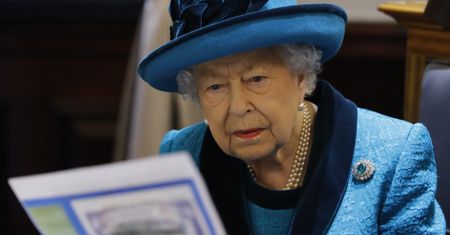 Królowa Elżbieta zwołała specjalną naradę. Chodzi o Meghan i Harry'ego