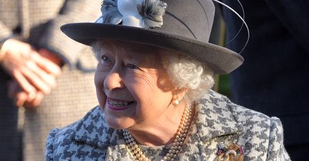 Królowa Elżbieta II wróciła do pałacu Buckingham. Nie boi się koronawirusa?