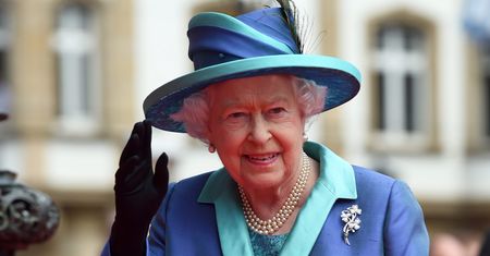 Elżbieta II podpisała oficjalną zgodę na ślub księcia Harry'ego z Meghan Markle