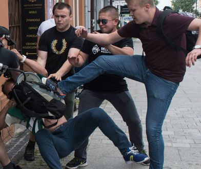 Wyzywali "na solo" i grozili, że "wj.bią". Młodzież Wszechpolska zaatakowała demonstrantów