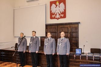 Koronawirus szaleje, a mundurowi organizują uroczystość. Policja przyznaje się do błędu