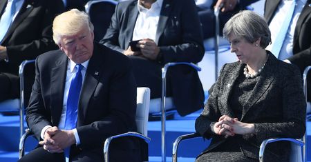 Brytyjczycy chcą przywitać Trumpa punkową piosenką o "Amerykańskim Idiocie"