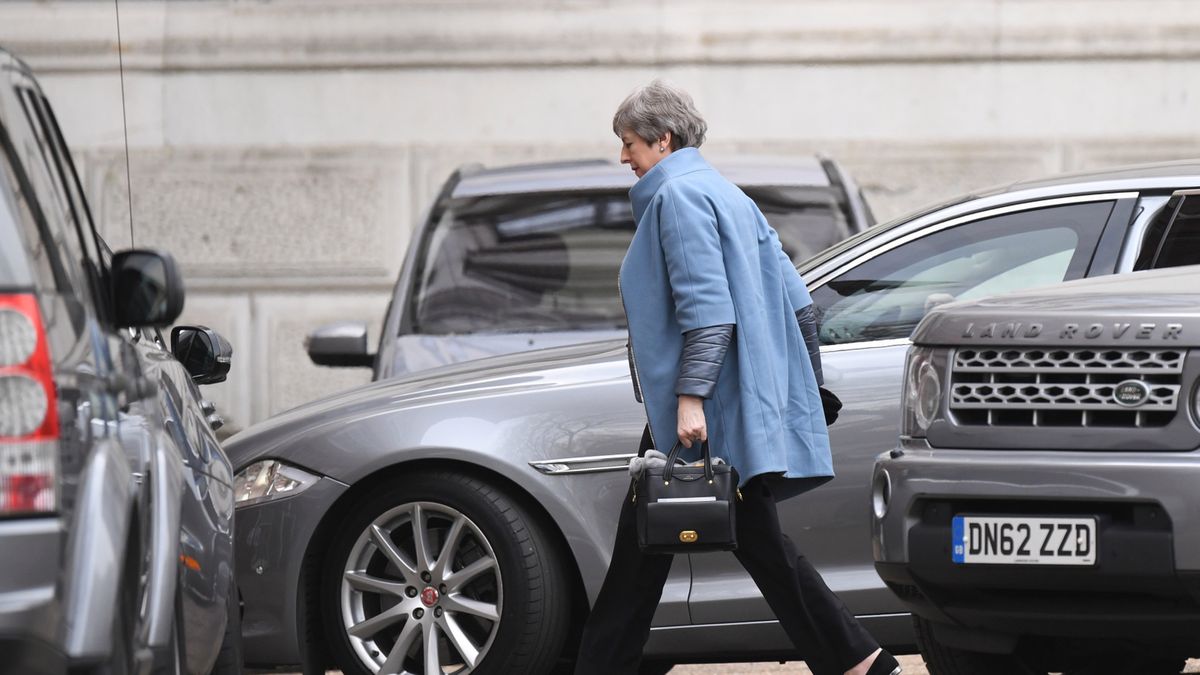 Theresa May uważa, że lekkie przesunięcie daty brexitu jest konieczne, by parlament zdążył przyjąć stosowną umowę.
