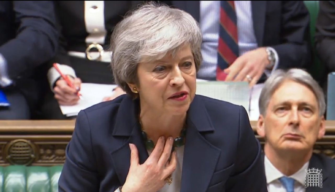 Theresa May prowadzi do brexitu, którego nie chciała. To ją niszczy