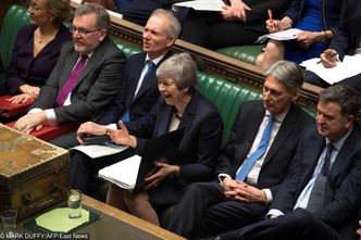 Brexit ugrzązł na Wyspach. Premier May kończy się czas