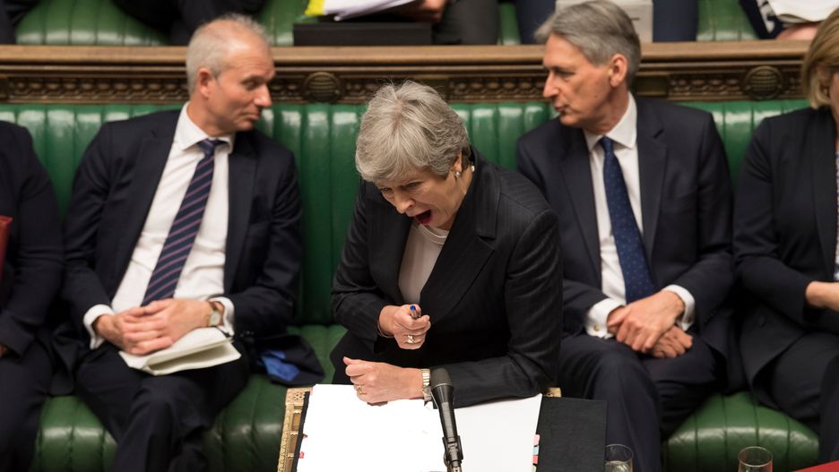 Theresa May walczy z krytykami w Izbie Gmin
