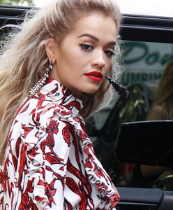 Rita Ora coraz śmielej. Tym razem założyła za małe bikini