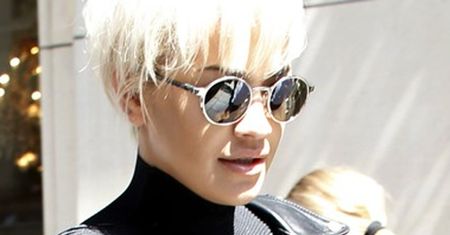 Rita Ora: kusi w upalny dzień na ulicach Paryża