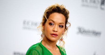 Rita Ora w samym bikini. Kostium ledwo zakrywa jej piersi