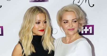 Rita Ora wychwala matkę, bohaterkę w czasie pandemii