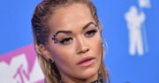 Rita Ora pokazała piersi na czerwonym dywanie. Jej sukienka nie zasłania zbyt wiele
