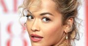 Wyglądała jak wielki, biały ptak. Rita Ora zaszalała na Brit Awards