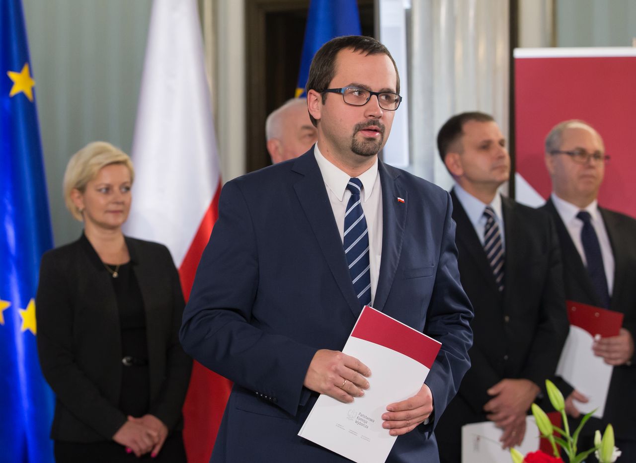 Poseł PiS Marcin Horała uderza w KOD. Porównał ich do niemieckich nazistów na Westerplatte