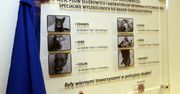Warszawa. Policjanci upamiętnili tragicznie zmarłe psy. "Były wiernymi towarzyszami"