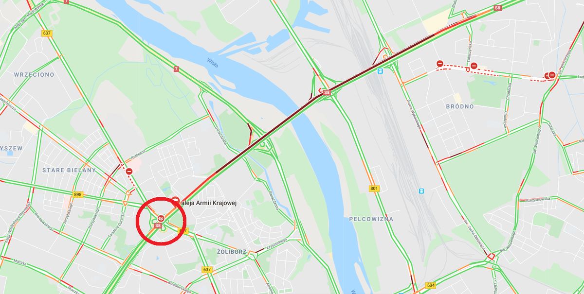 Samochód dachował na S8 na Żoliborzu. Duże utrudnienia w Warszawie