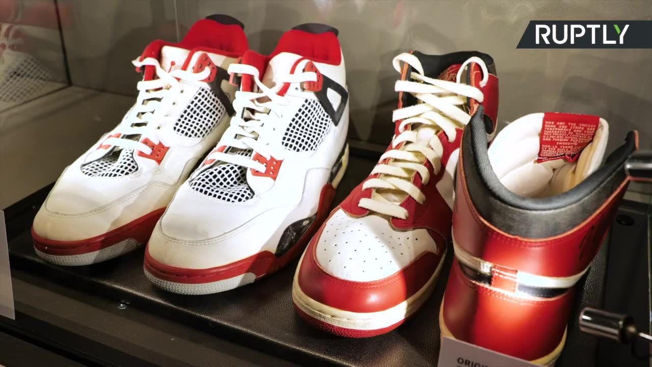 Dom aukcyjny Christie’s wystawi na sprzedaż jedenaście par butów Michaela Jordana. Jedna z nich została wyceniona na… kilkaset tysięcy dolarów