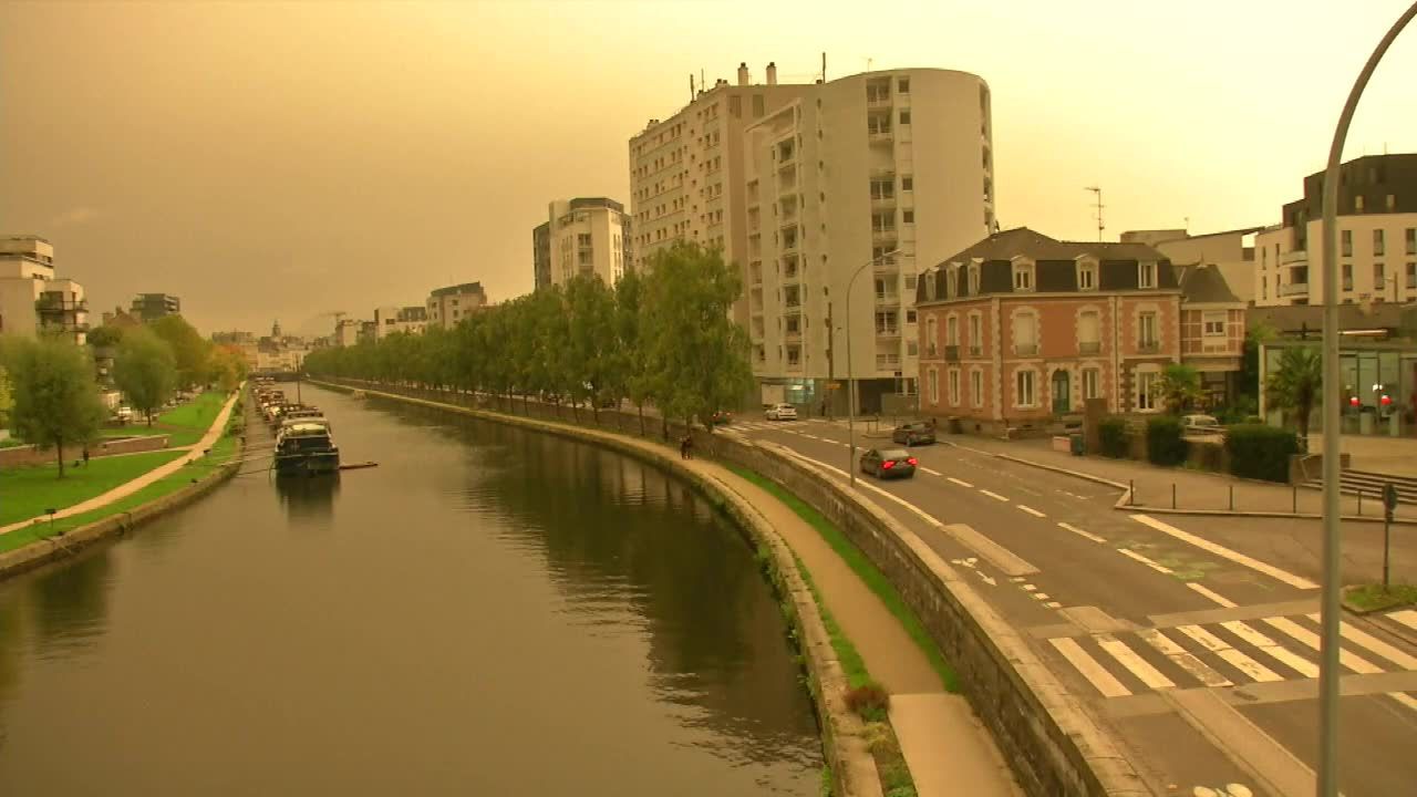 Niebo pełne pyłu. Niecodzienne zjawisko nad Francją