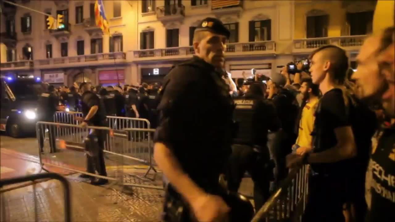 Barcelona: Mieszkańcy ponownie starli się z policją sprzeciwiając się jej brutalności podczas referendum