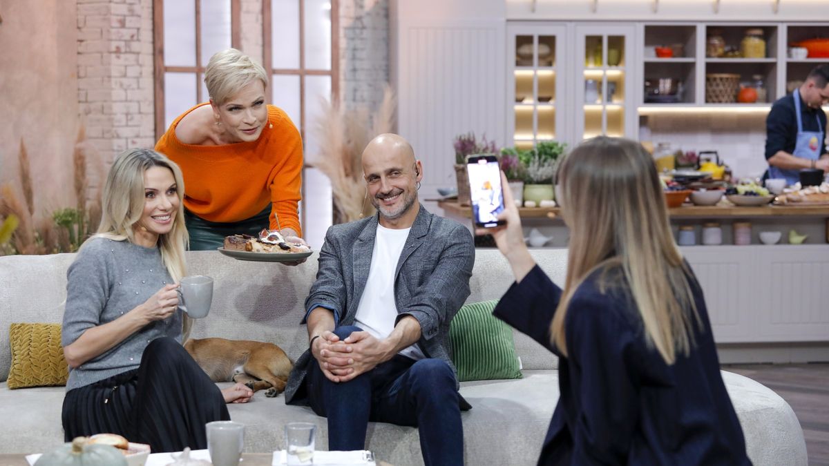 Małgorzata Opczowska i inni na planie "Pytania na śniadanie"