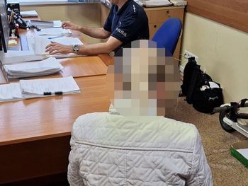 Nowa Wieś Lęborska: Kradła figurki z grobów dzieci i ozdabiała nimi ogród. Złapał ją ksiądz z matką zmarłego dziecka