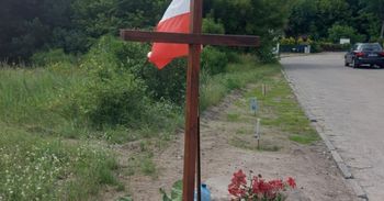 Krzyż przy ul. Parkowej w Aleksandrowie Kujawskim ma pomóc w walce z nieprzyjemnym zapachem