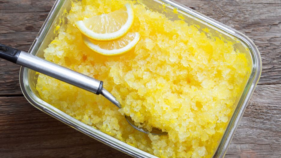 Granita cytrynowa. Oryginalny włoski przepis na orzeźwiający deser