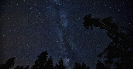 Rój Perseidów 2022. NASA przypomina, kiedy spojrzeć w niebo