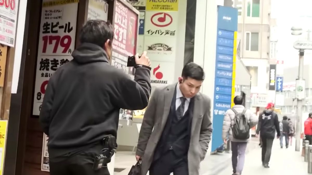 Fujifilm X100V: Producent usunął film promo. Fotograf był agresywny 1