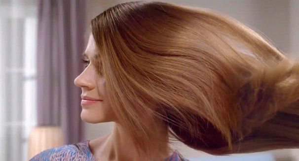 Mocne i zdrowe włosy reklamują Biotebal Max (wideo)