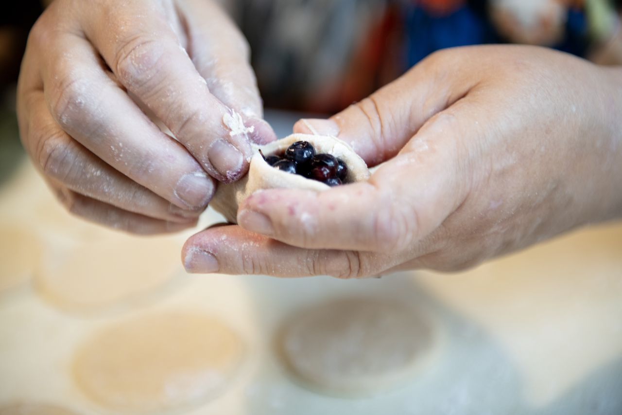 Tak przygotuj owoce do pierogów. Sok nie wypłynie podczas gotowania