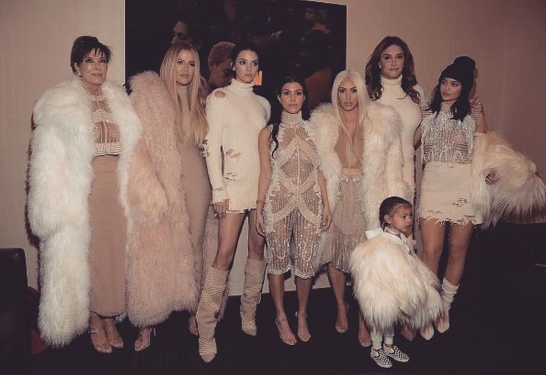 Kardashianki chwalą się futrami na Instagramie