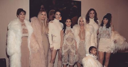 Kardashianki chwalą się futrami na Instagramie (ZDJĘCIA)
