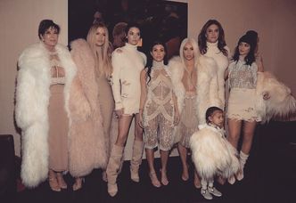 Kardashianki chwalą się futrami na Instagramie (ZDJĘCIA)